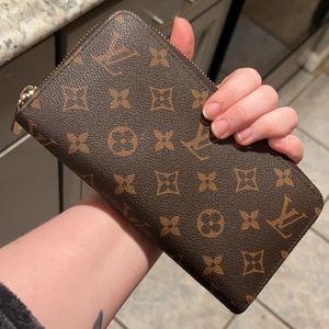 Authentic Louis Vuitton Zippy Wallet Monogram/Brown